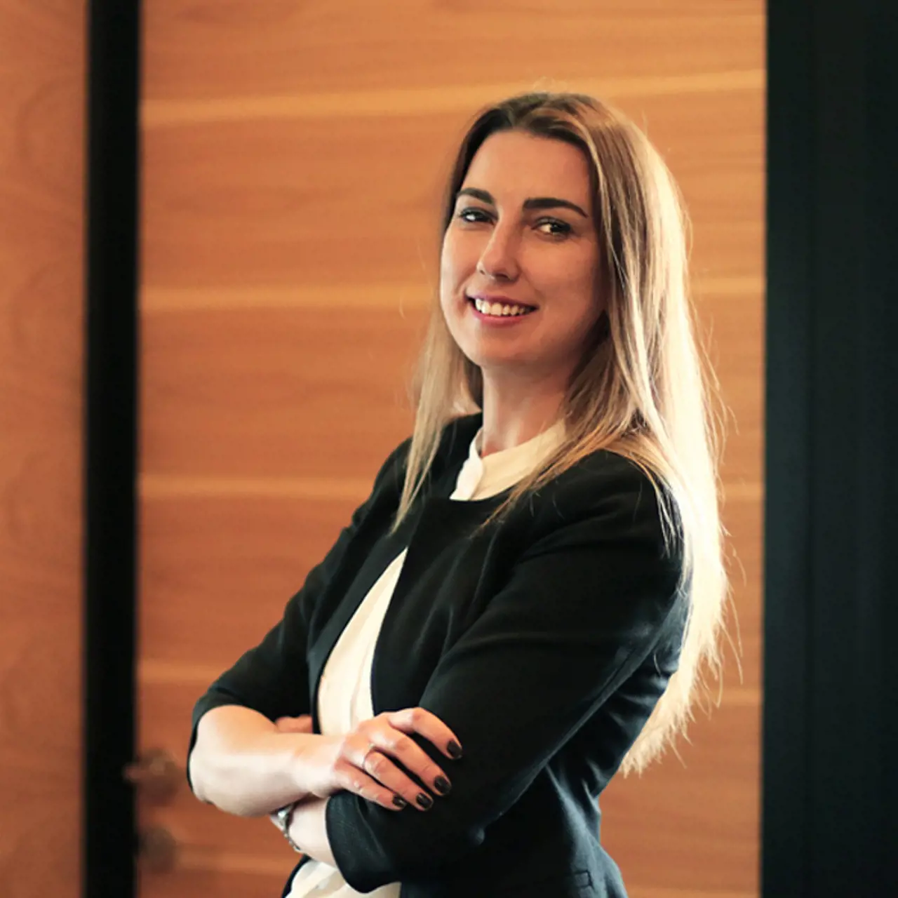 Zehra ÇENGEL YAVAŞ — Yönetici Asistanı
